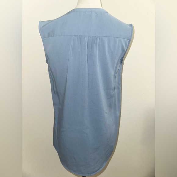 Uniqlo top - Picture 3 of 4